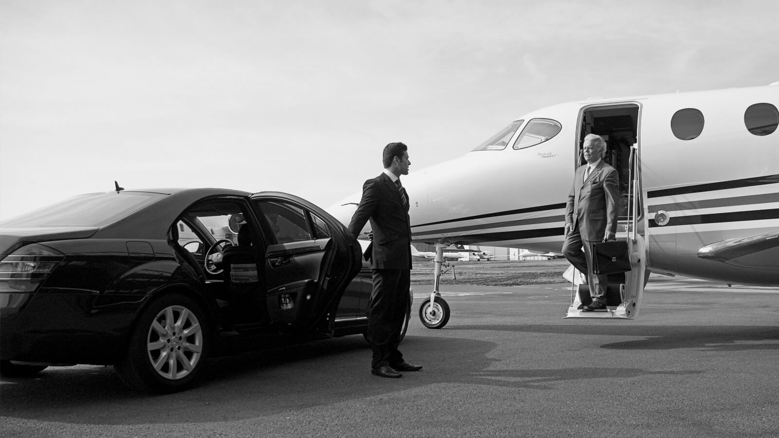 Transfert aéroport d'Andermatt Service de chauffeur et de limousine d'Andermatt