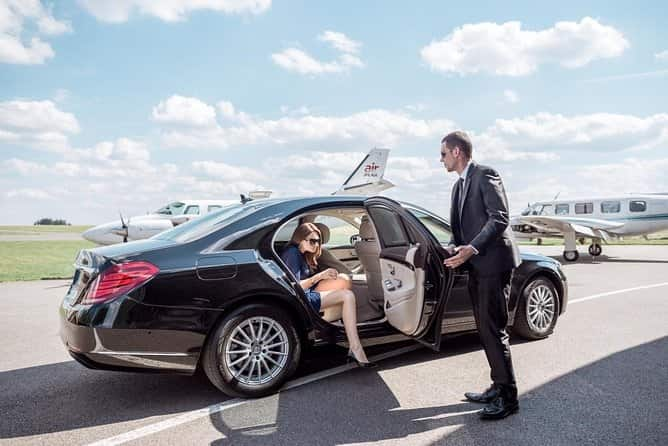 Service de voiture de luxe à Paris : Adoptez la classe, la commodité et la sophistication