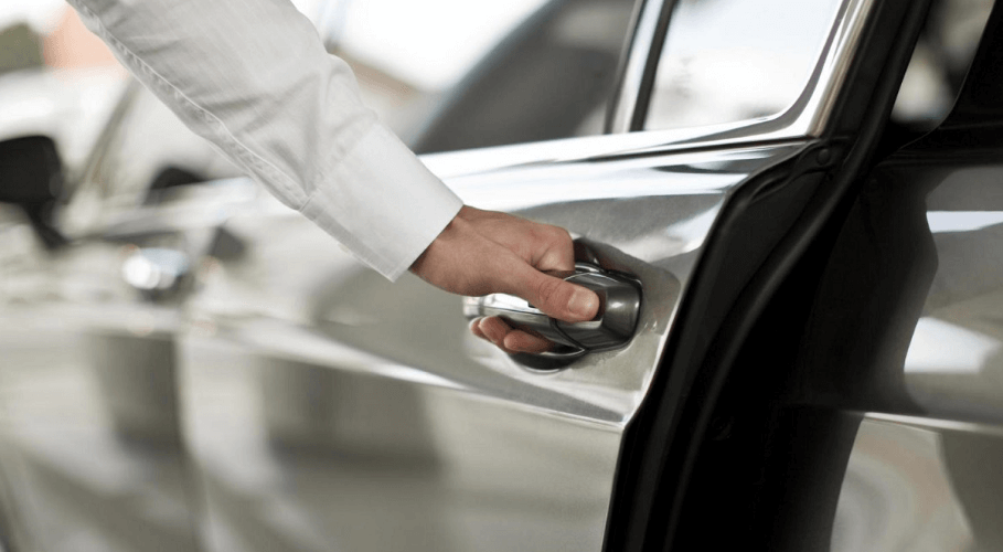 Reasons To Book Professional Car Service For Your Corporate Travel